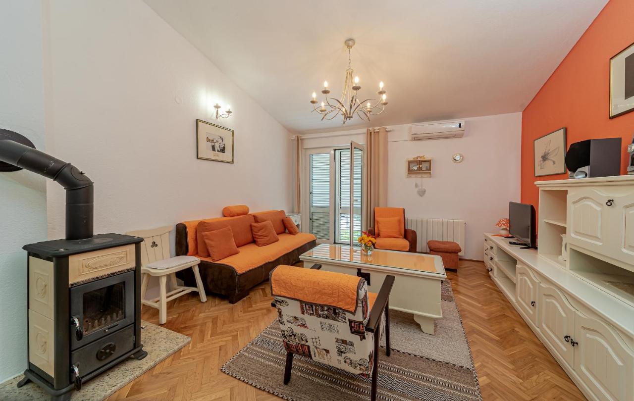 Apartments Villa Lilla Baška Voda Esterno foto