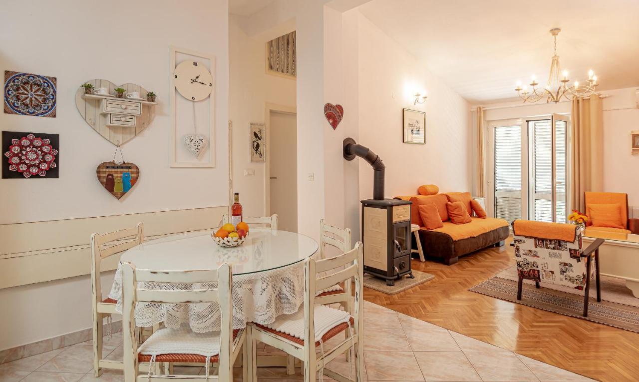 Apartments Villa Lilla Baška Voda Esterno foto