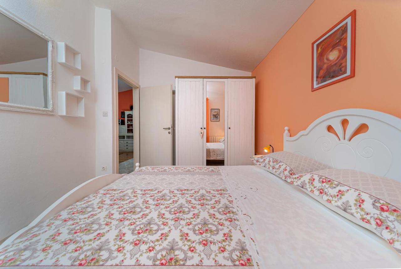 Apartments Villa Lilla Baška Voda Esterno foto