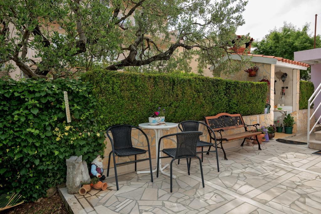 Apartments Villa Lilla Baška Voda Esterno foto