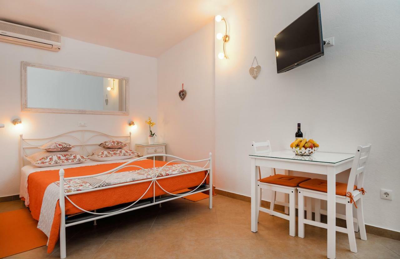Apartments Villa Lilla Baška Voda Esterno foto